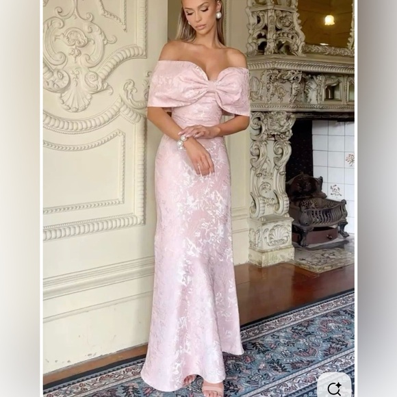 unsure Dresses & Skirts - Blush Floral Lace dress